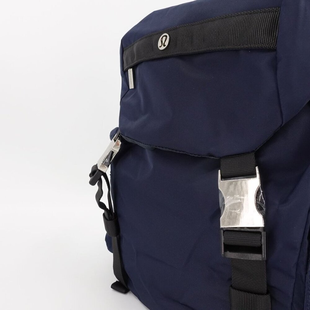 Lululemon Wunderlust Backpack 14L Navy Blue - Picture 8 of 16